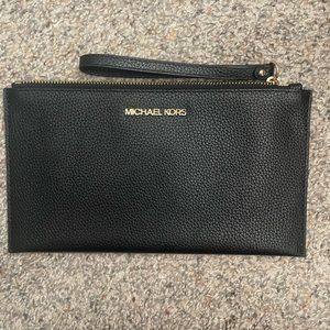 Micheal Kors wristlet